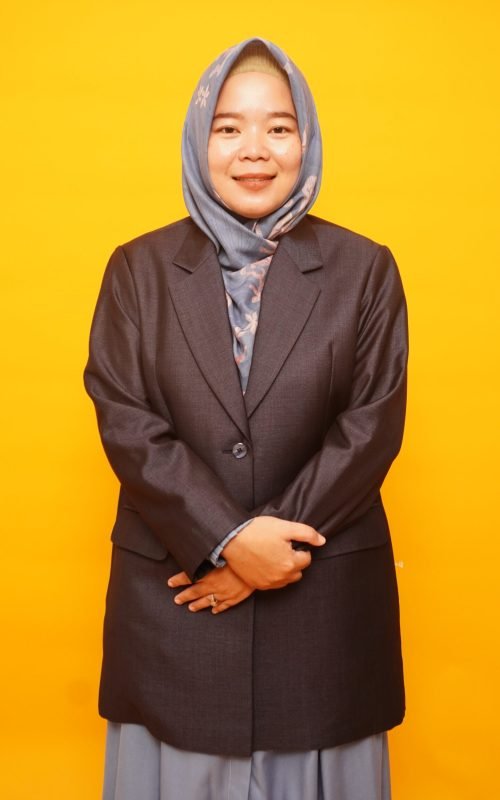 1. Dr. Ria Rizki Agustini, S.Pd., M.Pd. (Dekan FTIK)